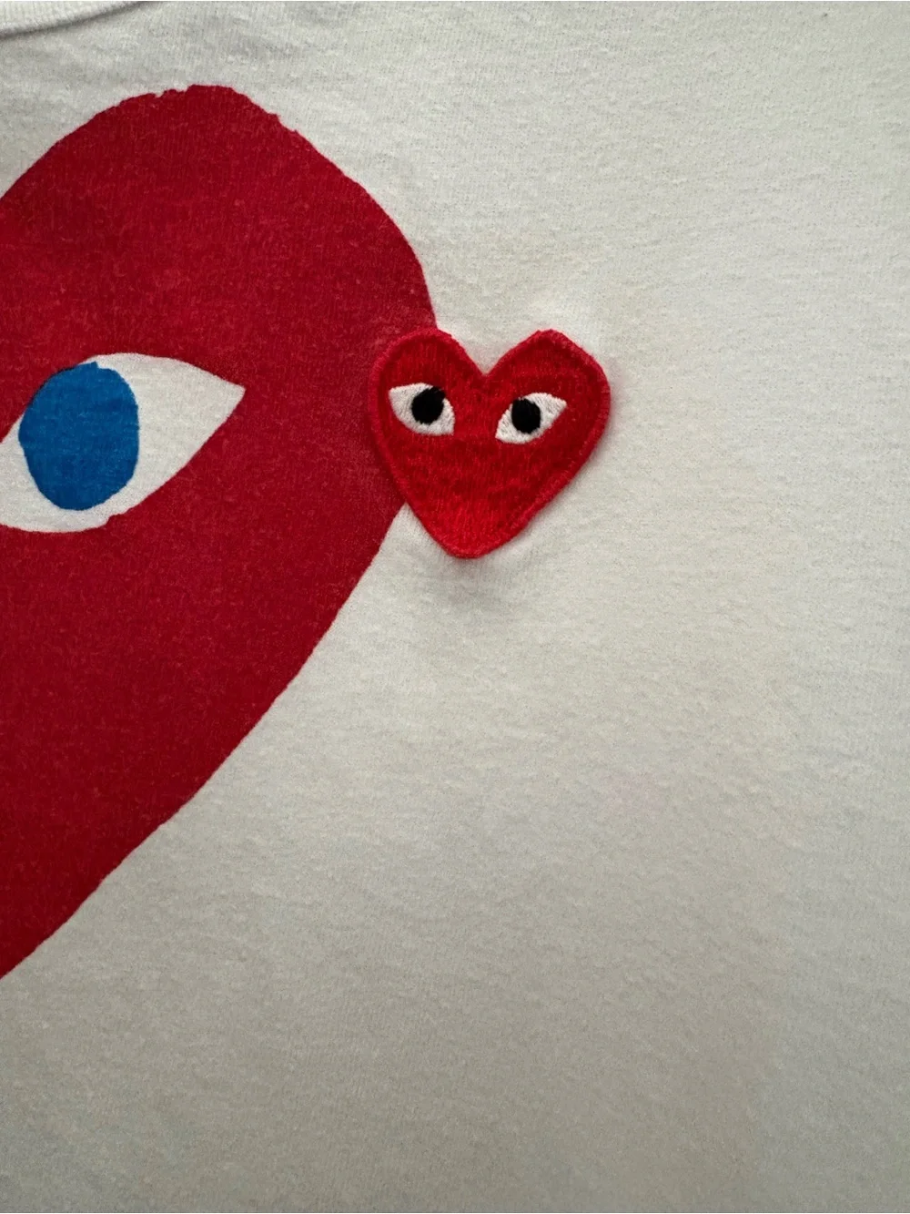 COMME DES GARCONS CDG PLAY Mens sz L Big Red Heart Blue Eyes Tshirt